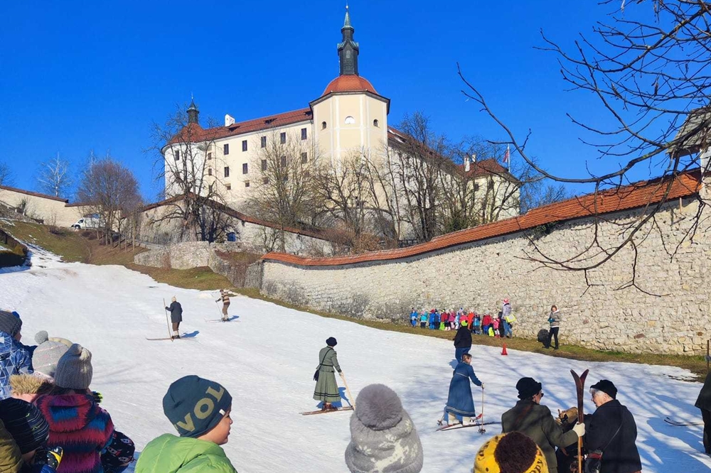 Vse generacije smučajo za na spletko